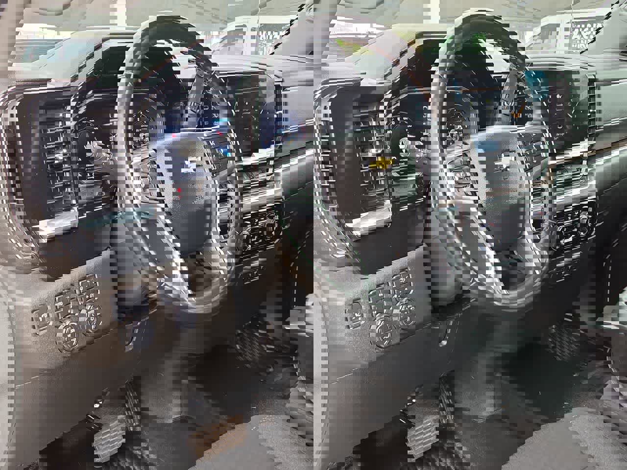 Used 2024 Chevrolet Silverado 3500 LT w/ Convenience Package image 10