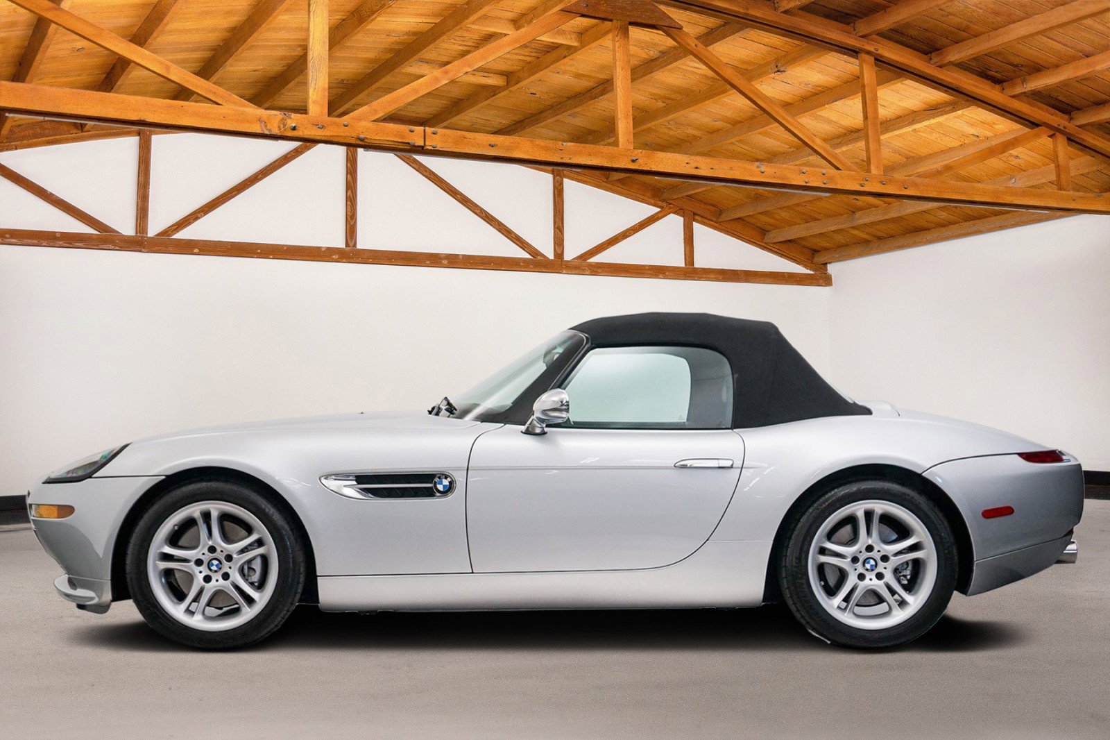 Used 2003 BMW Z8 image 3