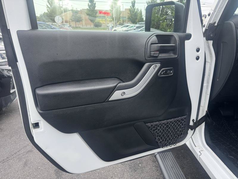 Used 2018 Jeep Wrangler Unlimited Rubicon w/ Connectivity Group AWD/4WD image 23