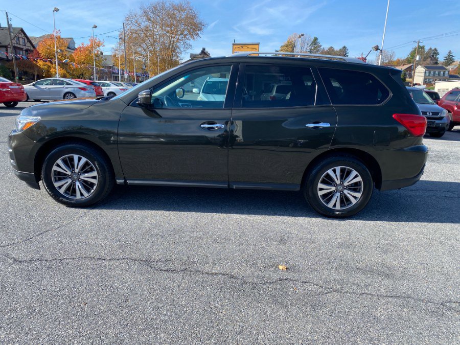 Used 2017 Nissan Pathfinder SV image 2