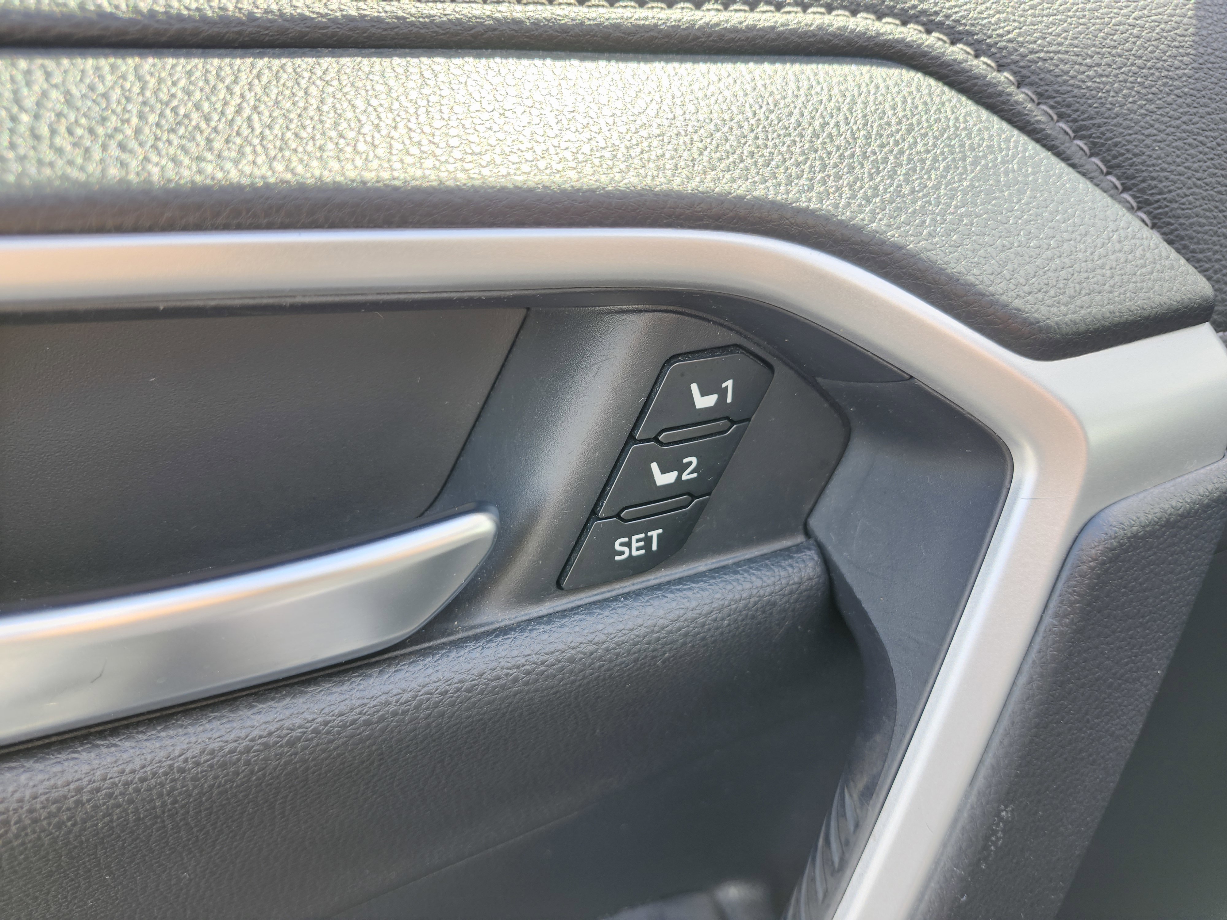 Used 2019 Toyota RAV4 Limited w/ Cold Weather Package AWD/4WD image 32