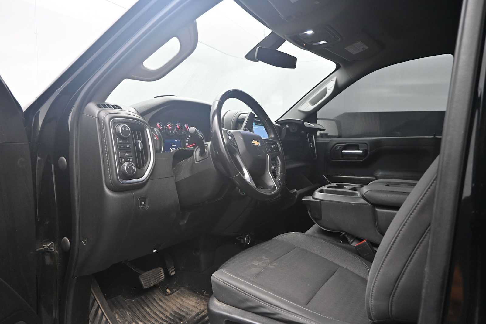Used 2021 Chevrolet Silverado 1500 LT AWD/4WD image 35