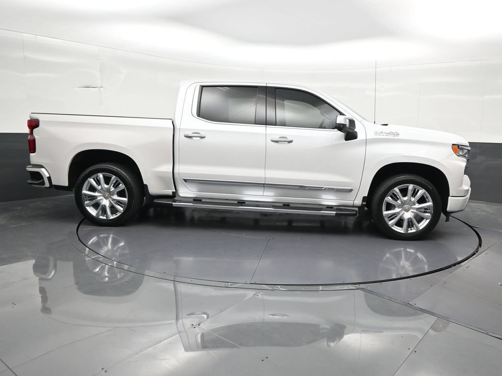 Used 2024 Chevrolet Silverado 1500 High Country w/ High Country Premium Package AWD/4WD image 7