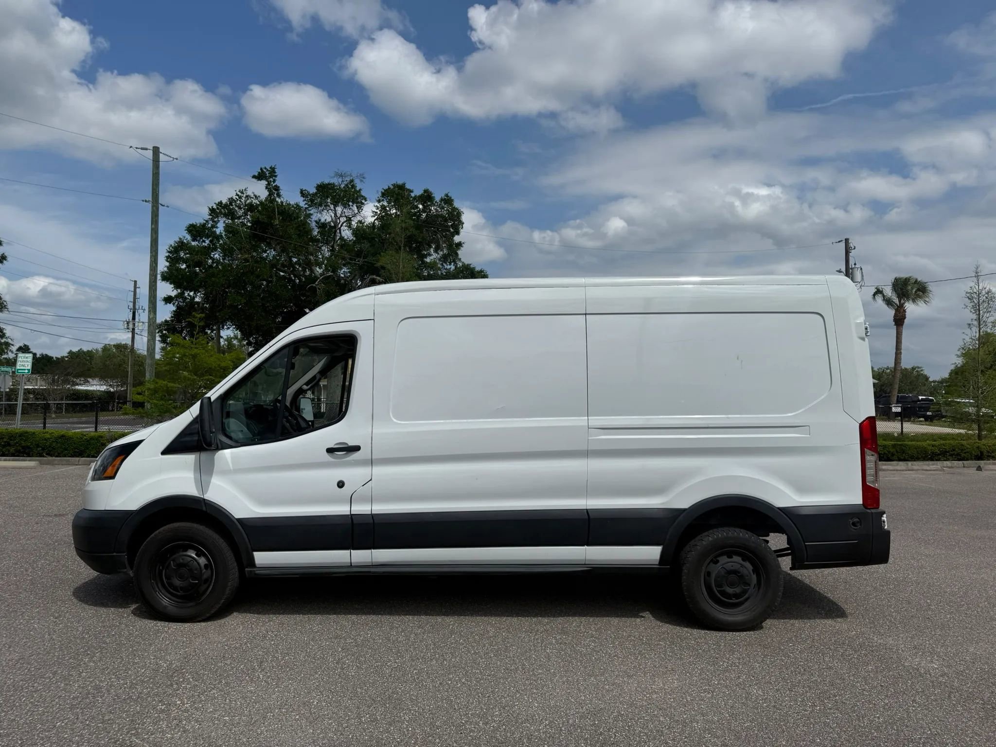 Used 2019 Ford Transit 250 148 Medium Roof RWD image 5