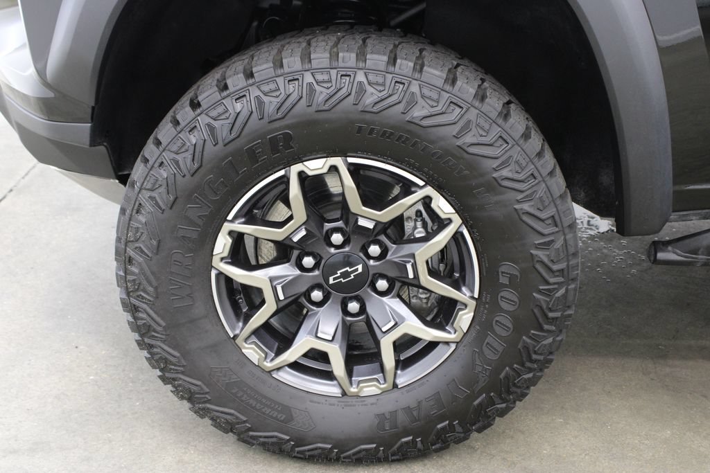 Used 2025 Chevrolet Colorado ZR2 w/ Technology Package AWD/4WD image 31