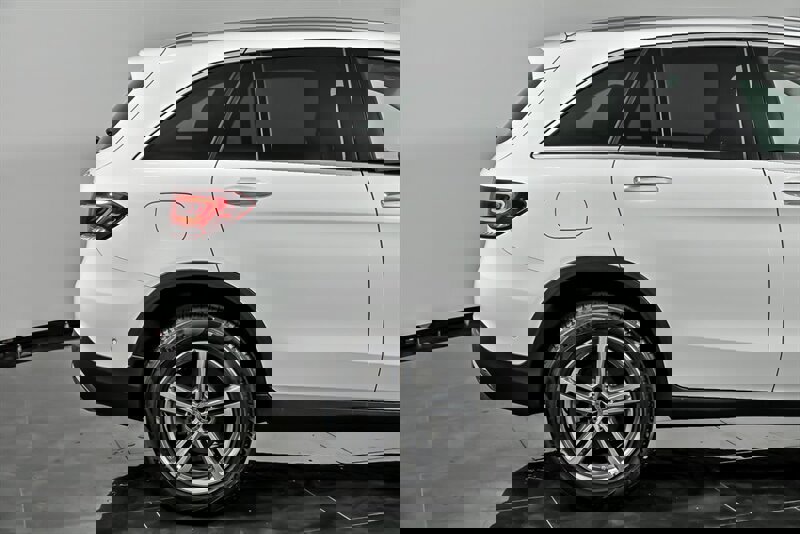 Used 2022 Mercedes-Benz GLC 300 4MATIC image 12