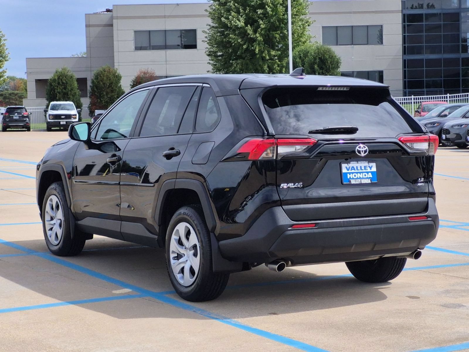 Used 2023 Toyota RAV4 LE AWD/4WD image 8