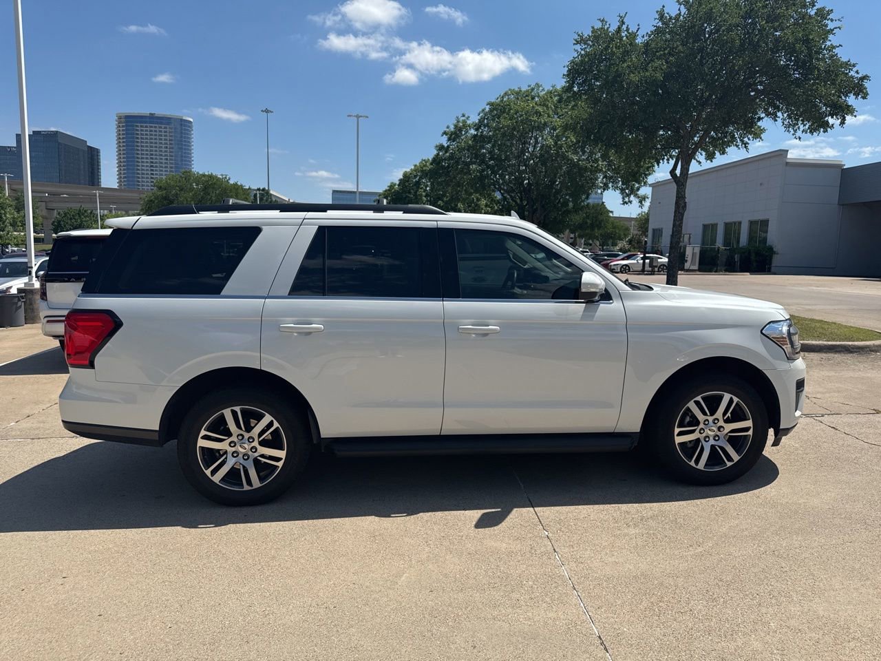 Used 2024 Ford Expedition XLT RWD image 2