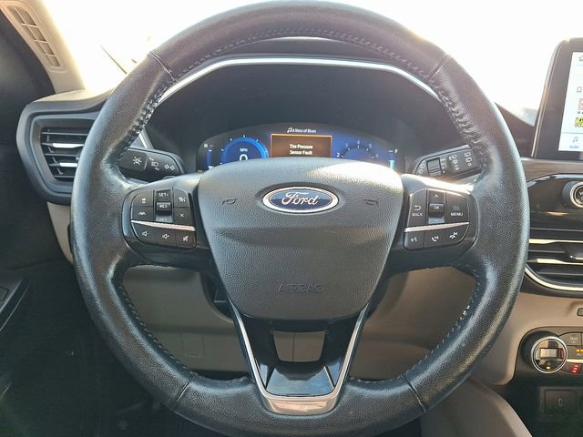 Used 2020 Ford Escape Titanium image 21
