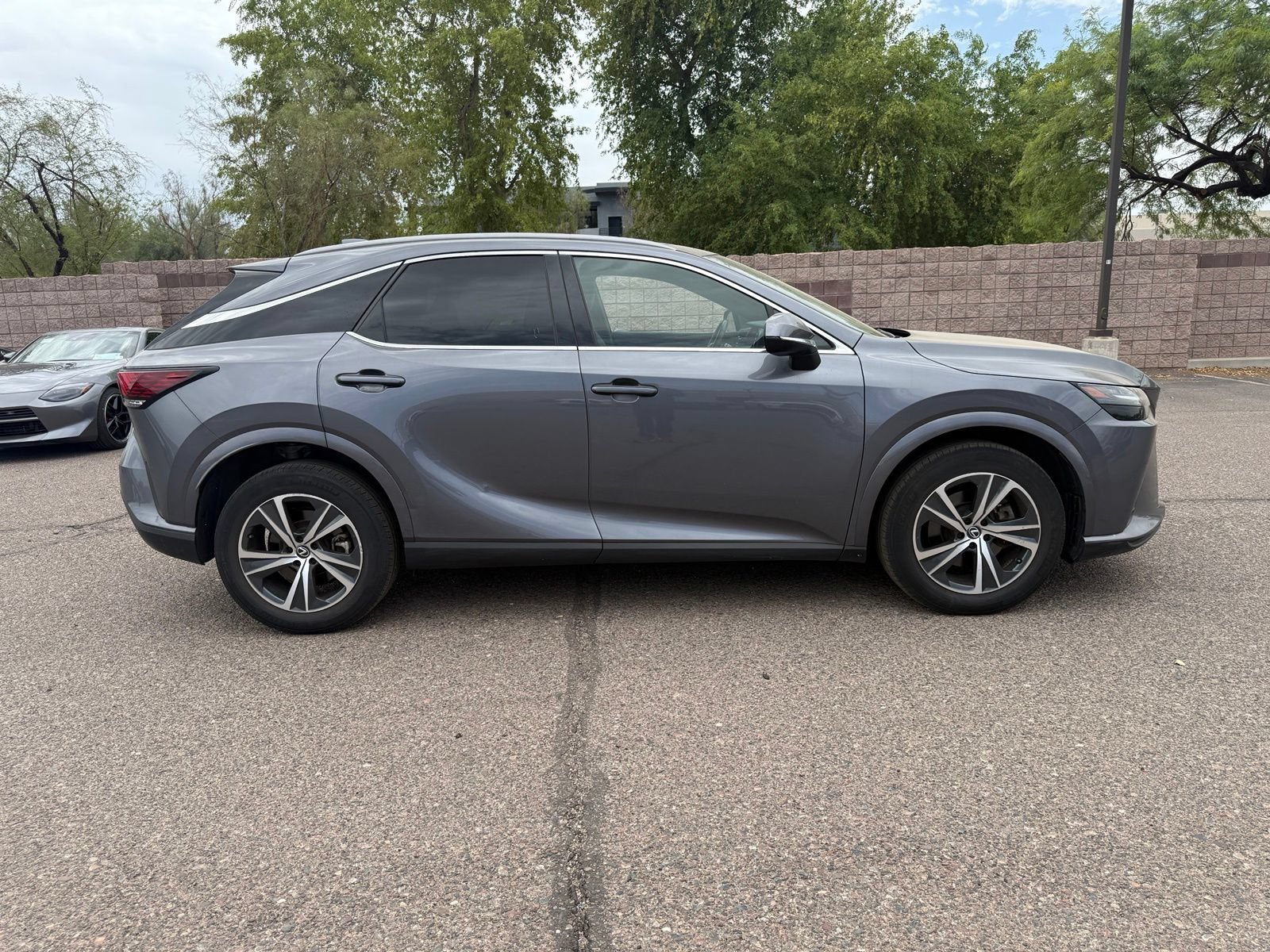 Used 2023 Lexus RX 350 Premium w/ Accessory Package AWD/4WD image 4