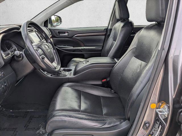 Used 2014 Toyota Highlander Limited Platinum FWD image 17