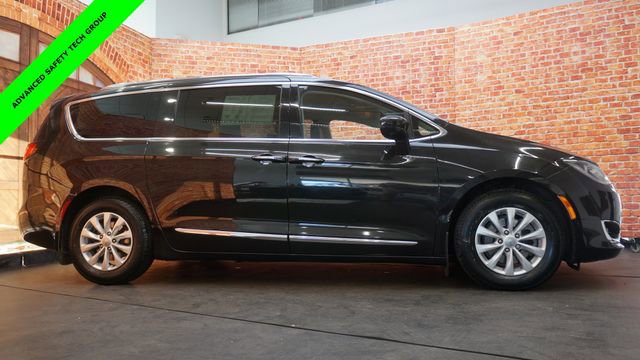 Used 2019 Chrysler Pacifica Touring-L w/ Advanced Safetytec Group image 8