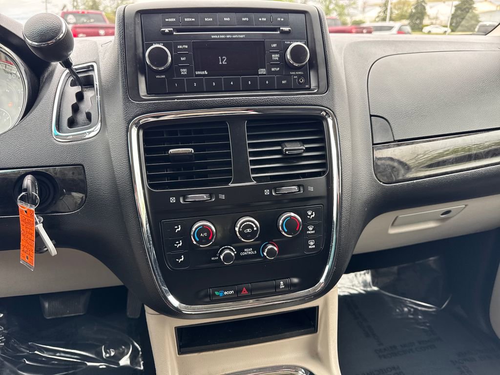 Used 2015 Dodge Grand Caravan SXT FWD image 17