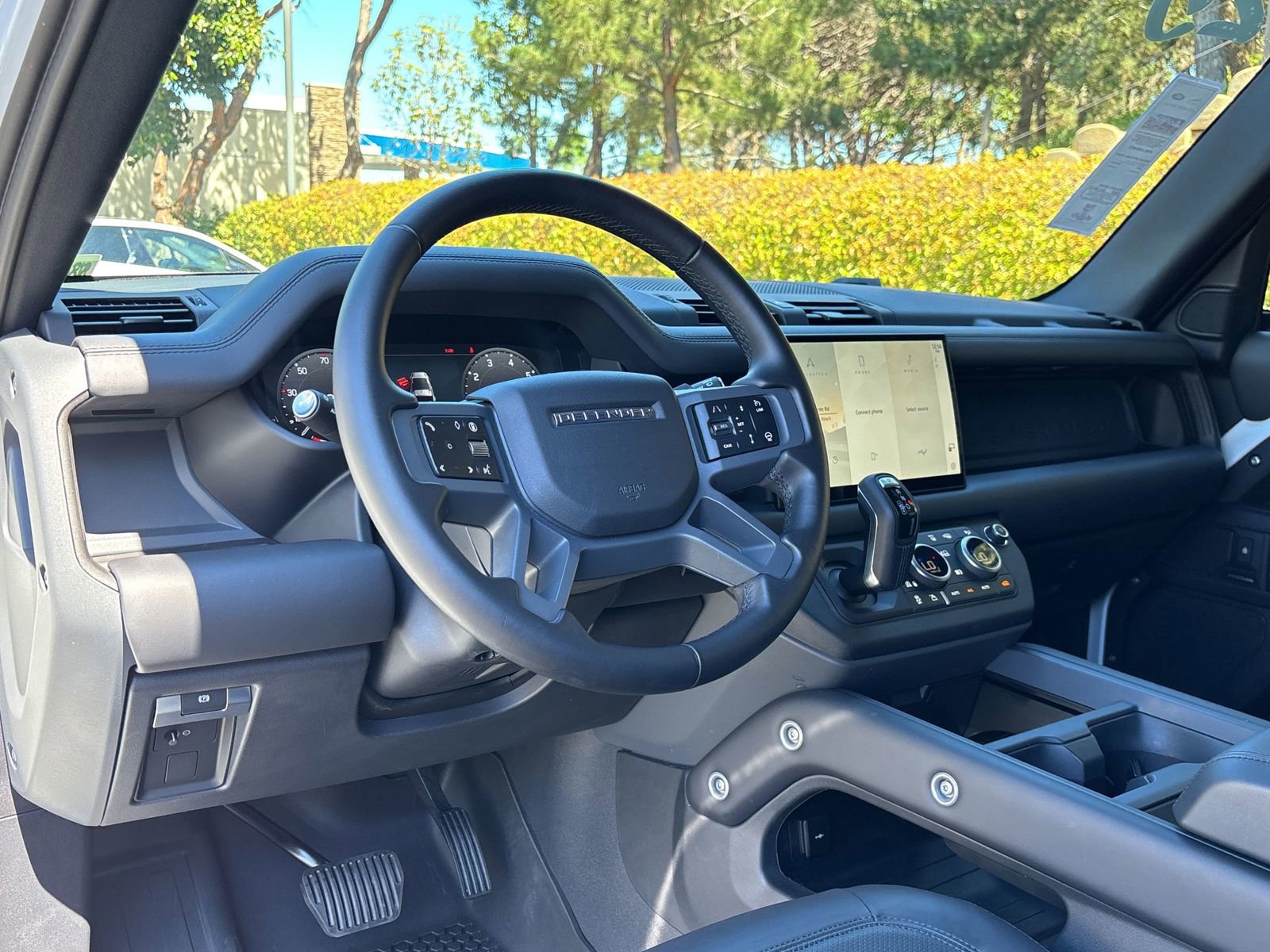 Used 2025 Land Rover Defender 90 S image 4