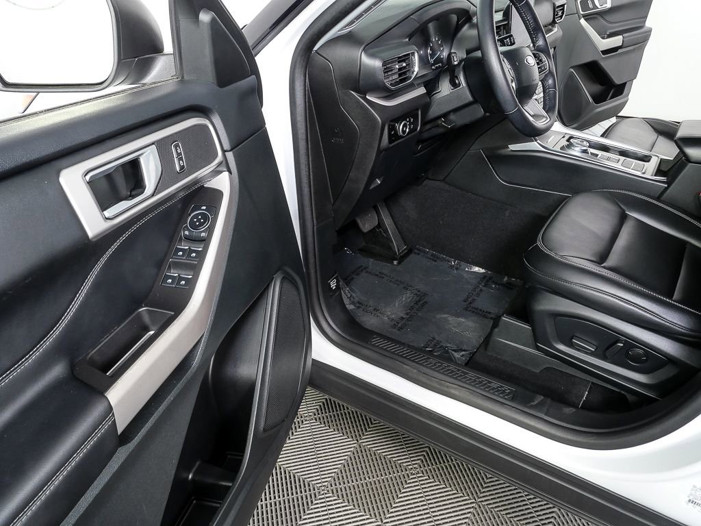 Used 2023 Ford Explorer XLT w/ Equipment Group 202A image 7