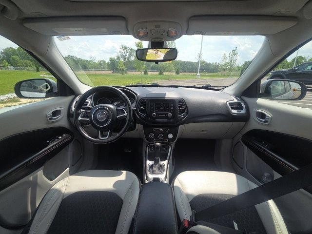 Used 2018 Jeep Compass Latitude FWD image 19