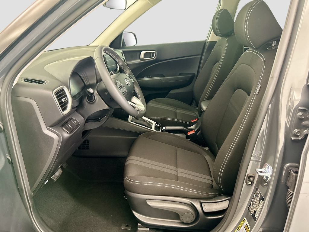 Used 2025 Hyundai Venue SEL FWD image 17