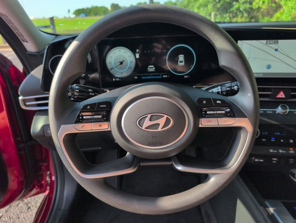 Used 2024 Hyundai Elantra SEL FWD image 25