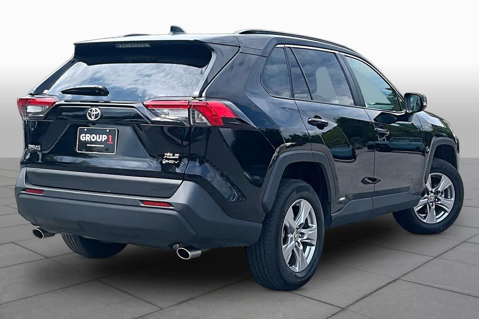 Used 2025 Toyota RAV4 XLE AWD/4WD image 13