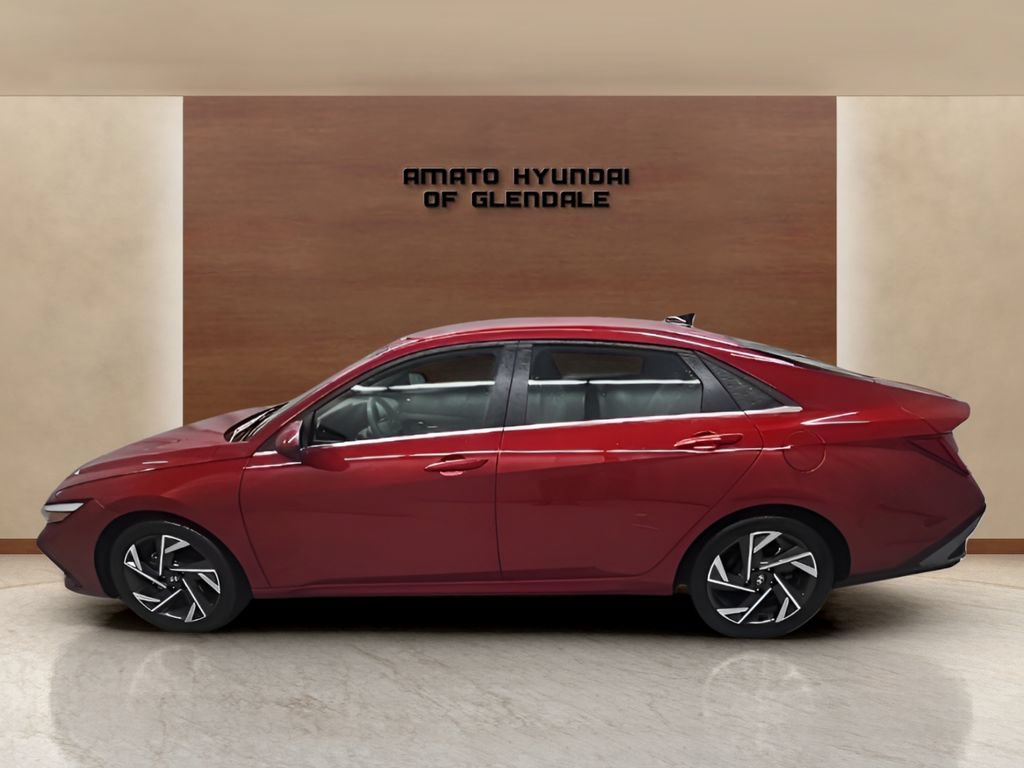 Used 2025 Hyundai Elantra SEL FWD image 3