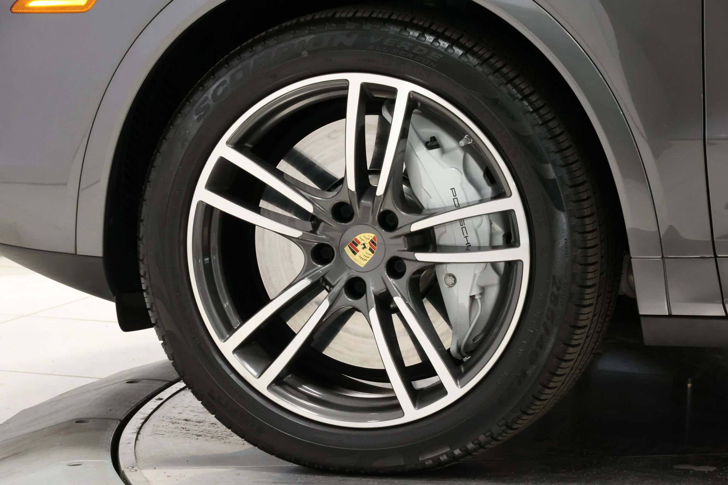 Used 2020 Porsche Cayenne Turbo image 94