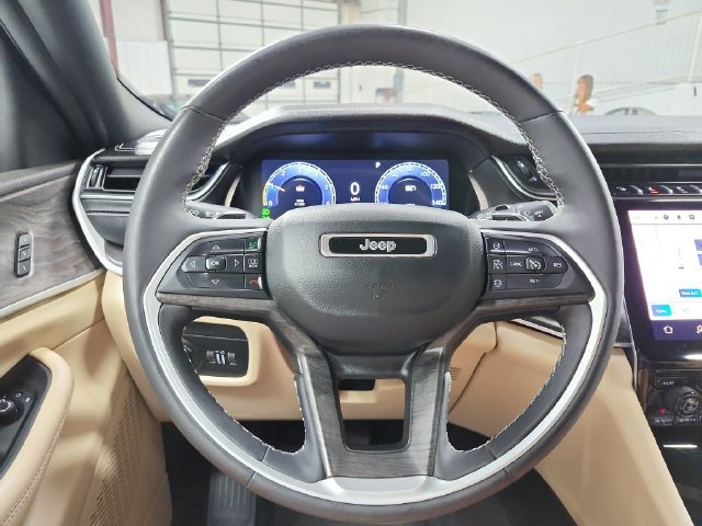 Used 2024 Jeep Grand Cherokee Limited AWD/4WD image 23