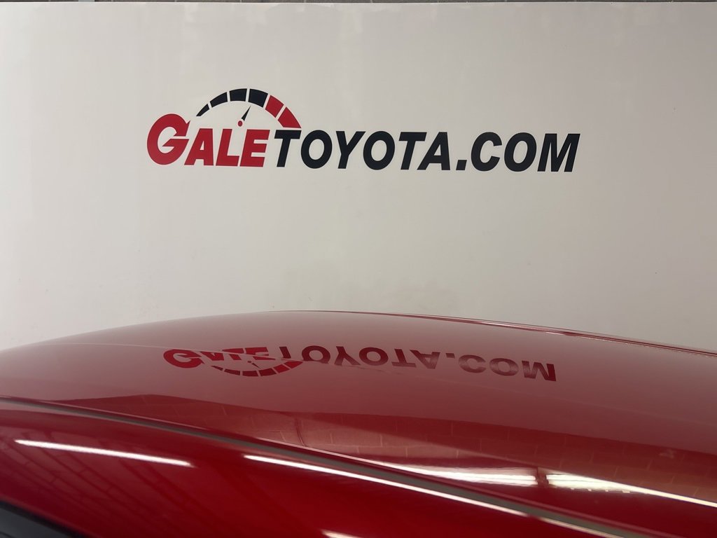 Used 2021 Toyota C-HR XLE image 4