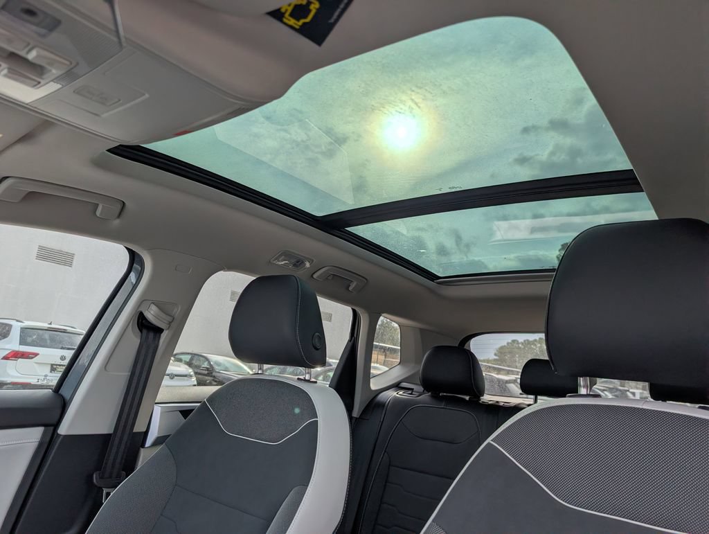 New 2026 Volkswagen Taos SE FWD image 23