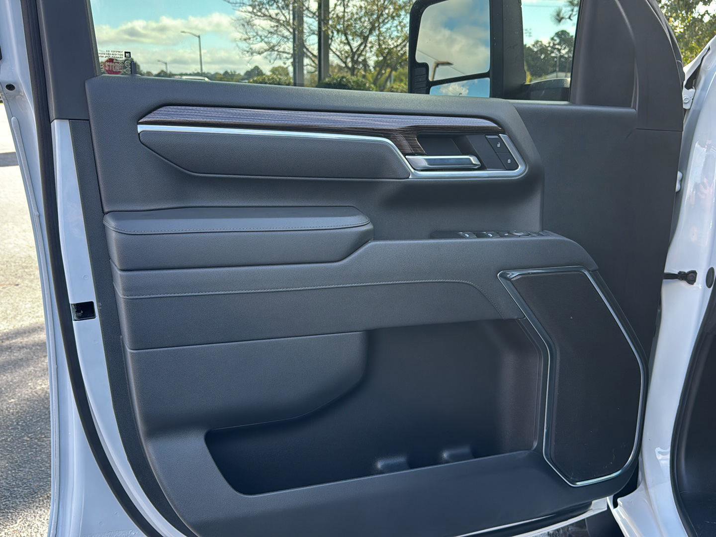 Used 2025 Chevrolet Silverado 2500 LT image 14