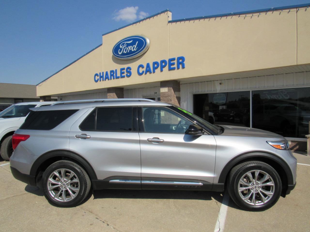 Used 2022 Ford Explorer Limited w/ Equipment Group 301A image 4