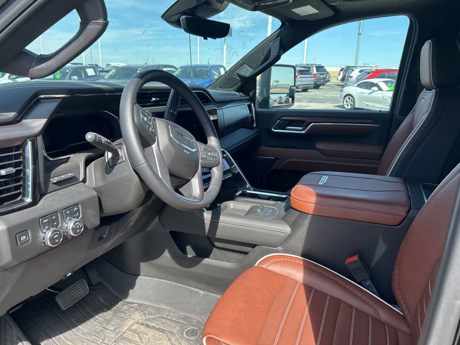 Used 2025 GMC Sierra 2500 Denali Ultimate image 17