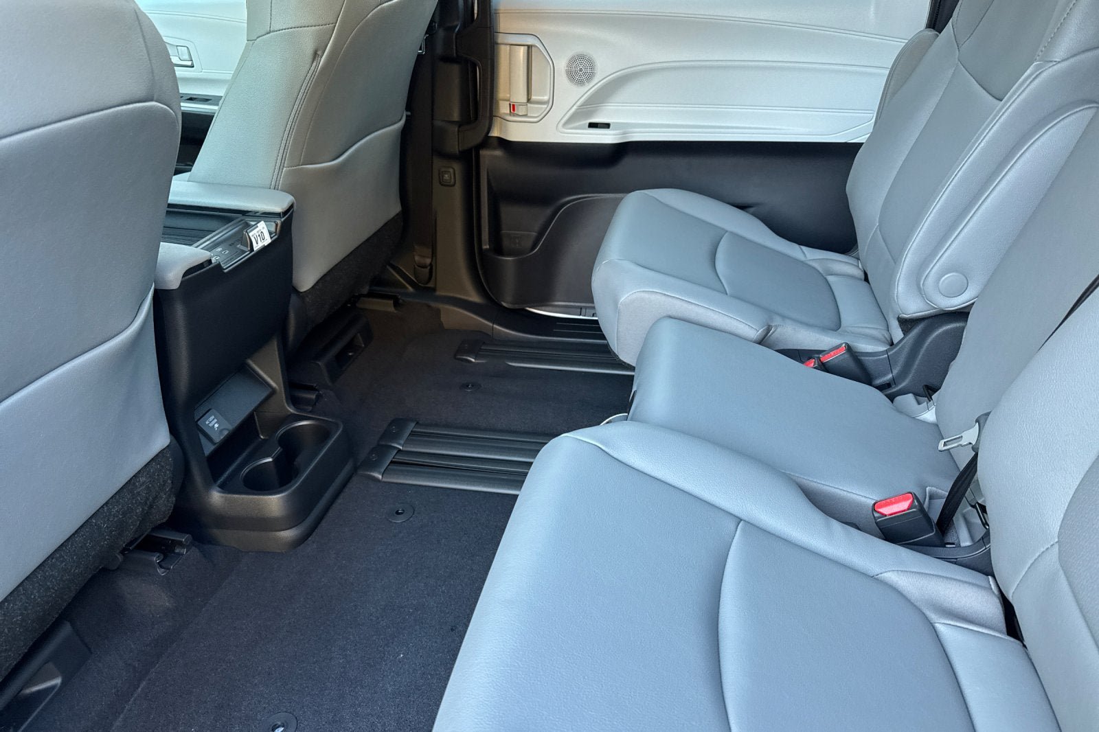 New 2026 Toyota Sienna XLE FWD image 11