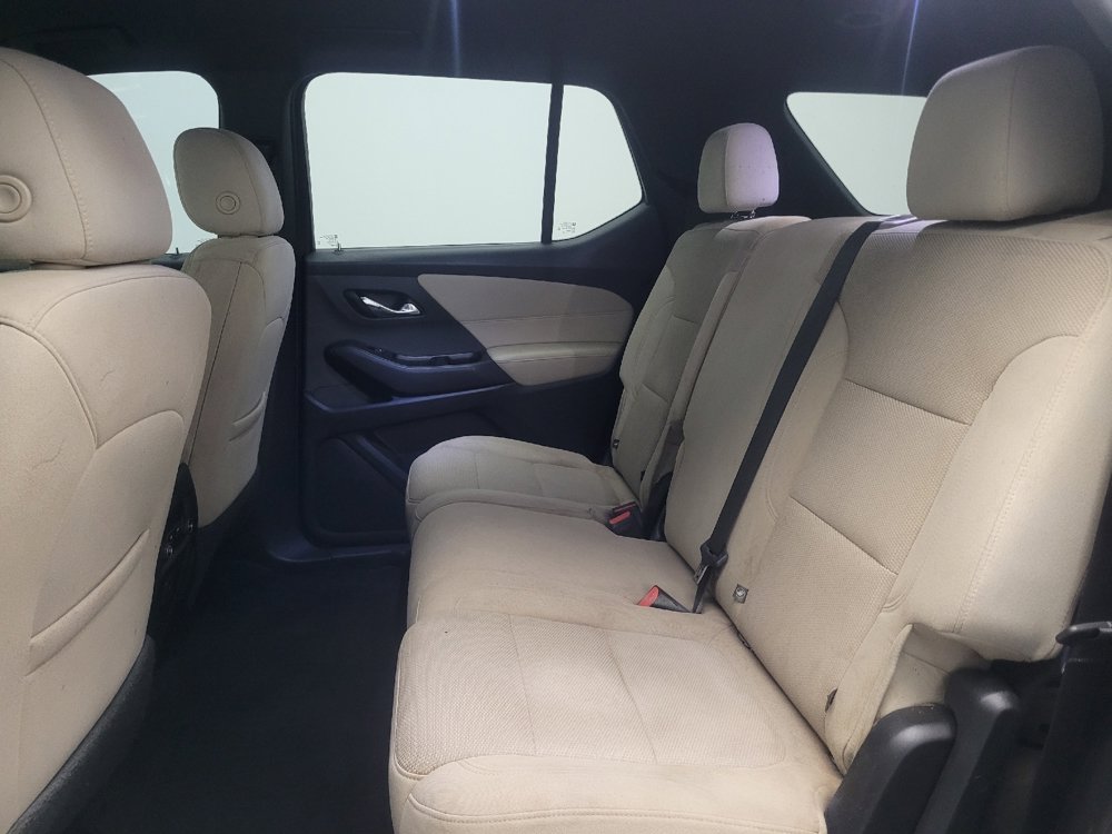 Used 2023 Chevrolet Traverse LS FWD image 18