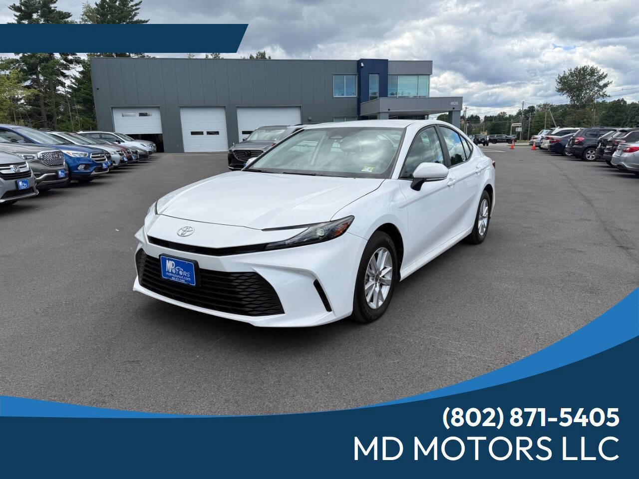 Used 2025 Toyota Camry LE image 1