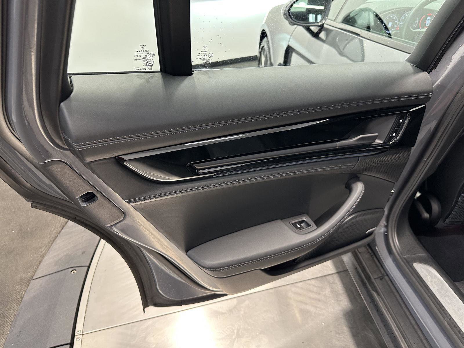 Used 2025 Porsche Panamera 4 image 33