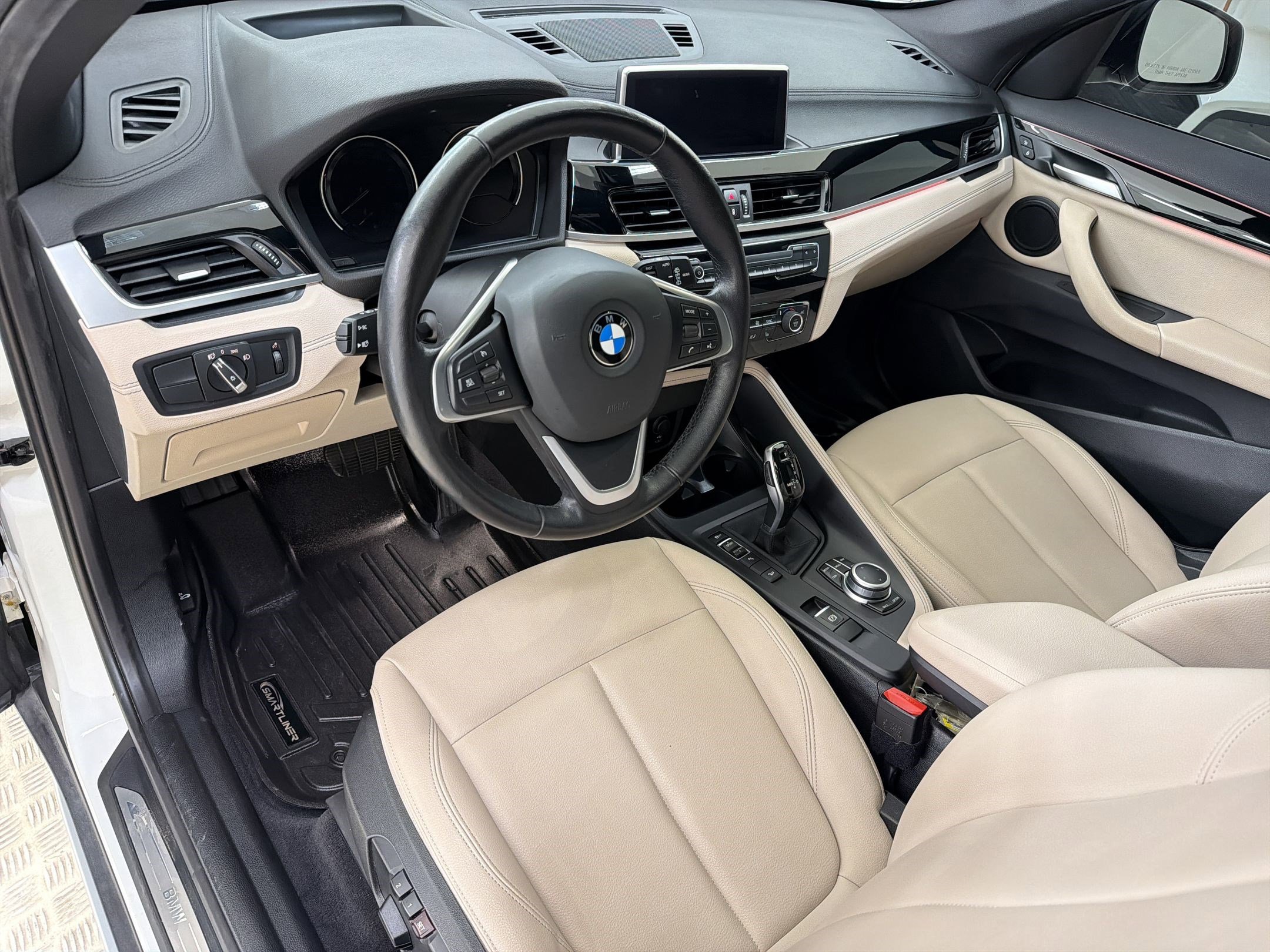 Used 2021 BMW X1 xDrive28i w/ Premium Package image 4