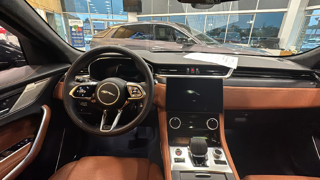 Used 2026 Jaguar F-PACE R-Dynamic S AWD/4WD image 6