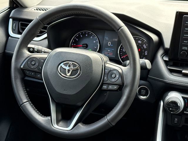Used 2021 Toyota RAV4 XLE Premium image 14