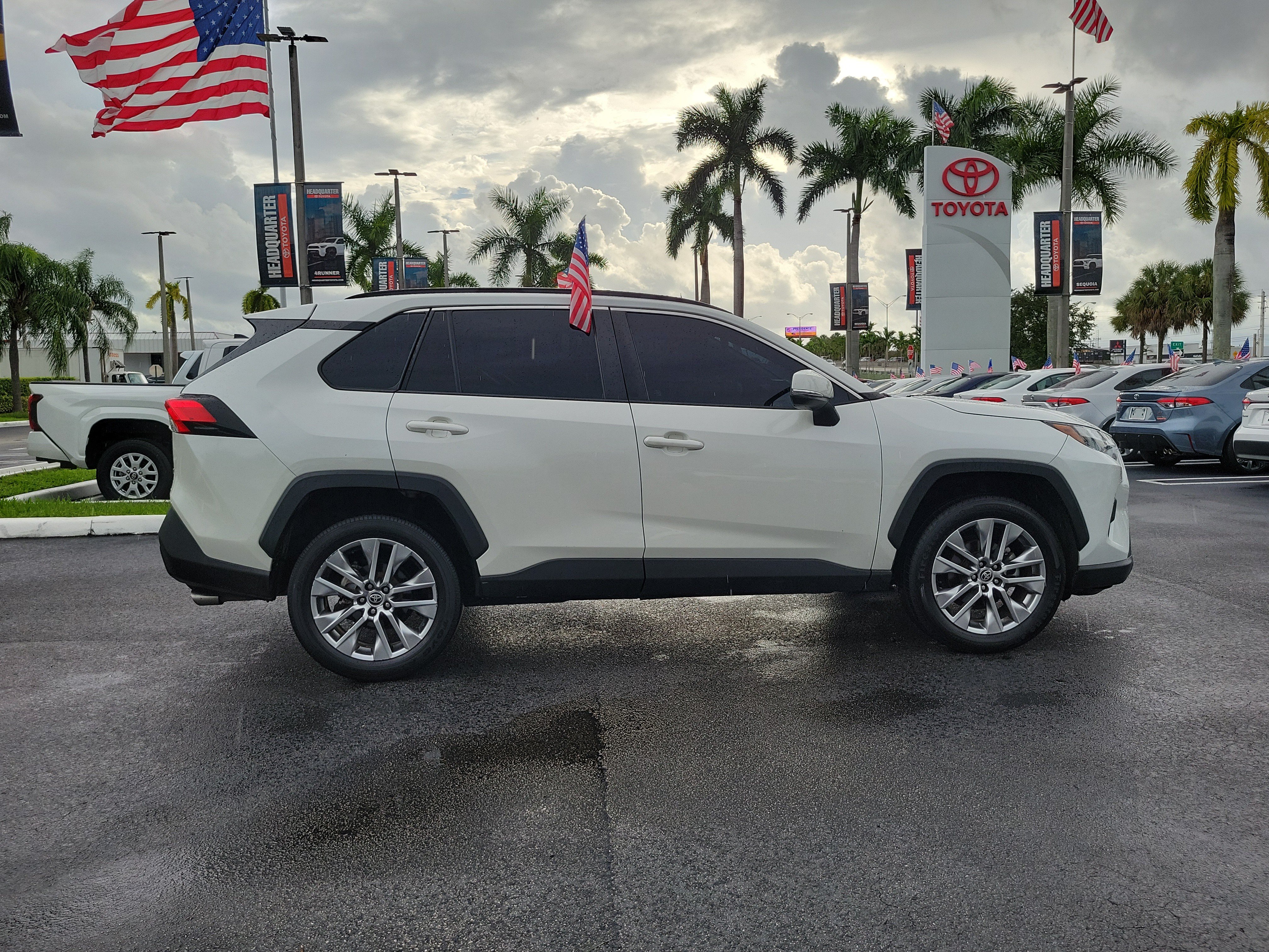 Used 2022 Toyota RAV4 XLE Premium FWD image 13