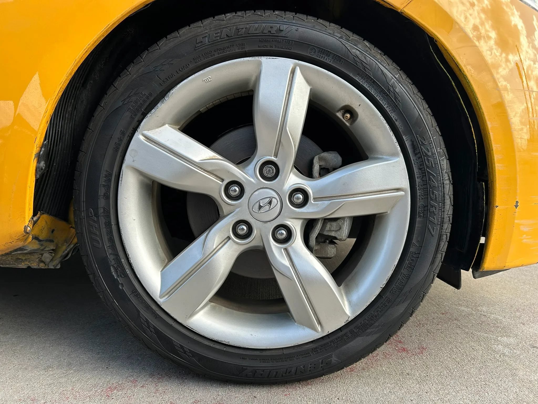 Used 2013 Hyundai Veloster FWD image 28