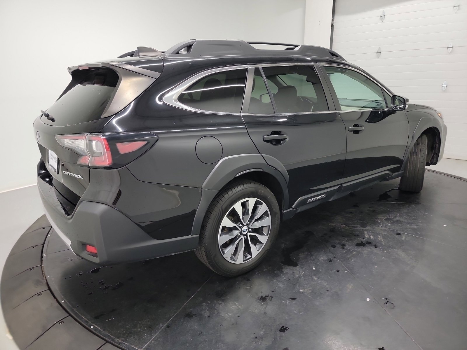 Used 2023 Subaru Outback Limited AWD/4WD image 9