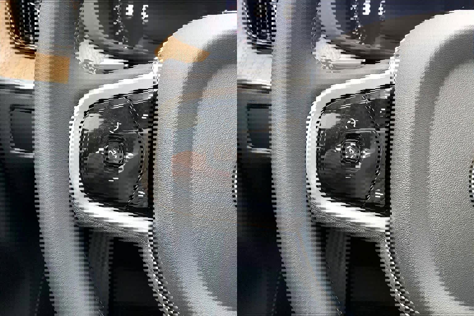 New 2026 Volvo XC60 B5 Ultra w/ Climate Package image 17