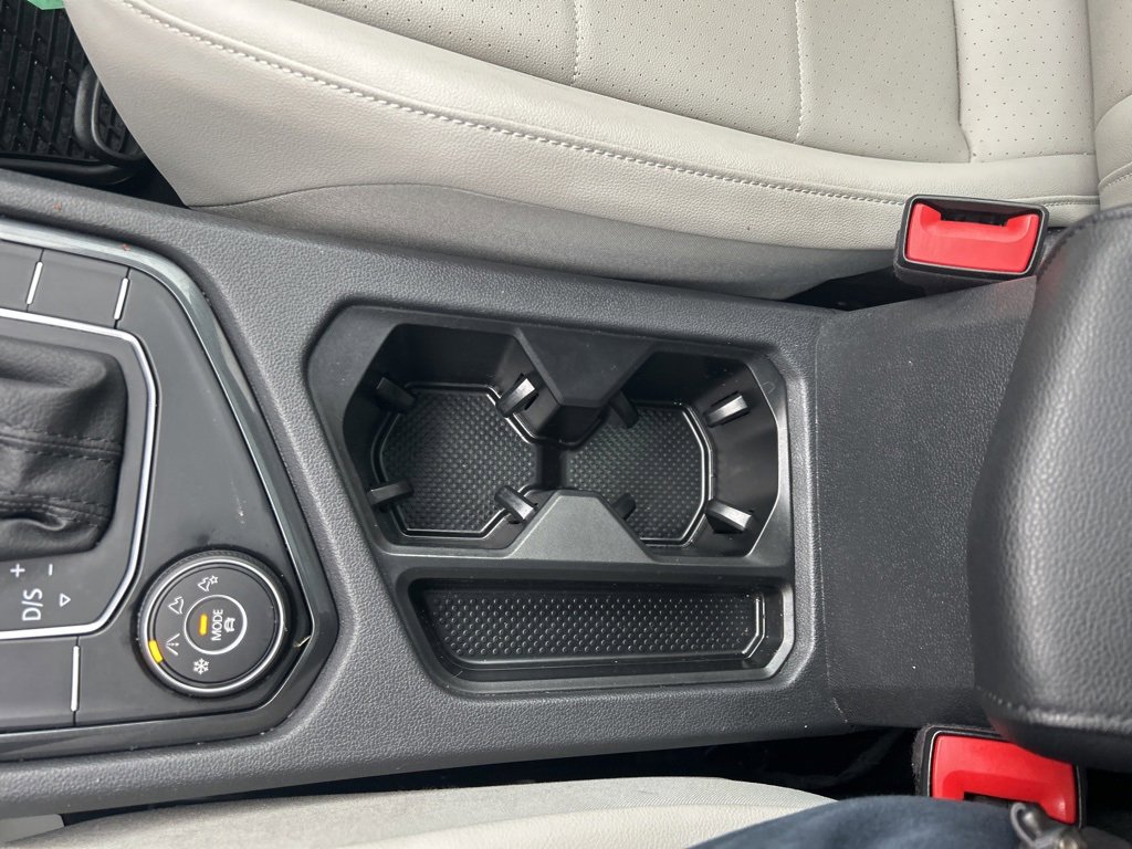 Used 2020 Volkswagen Tiguan SE w/ Panoramic Sunroof Package image 28