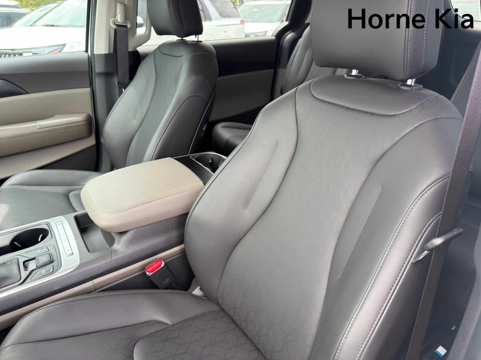 New 2026 Kia Carnival FWD image 11