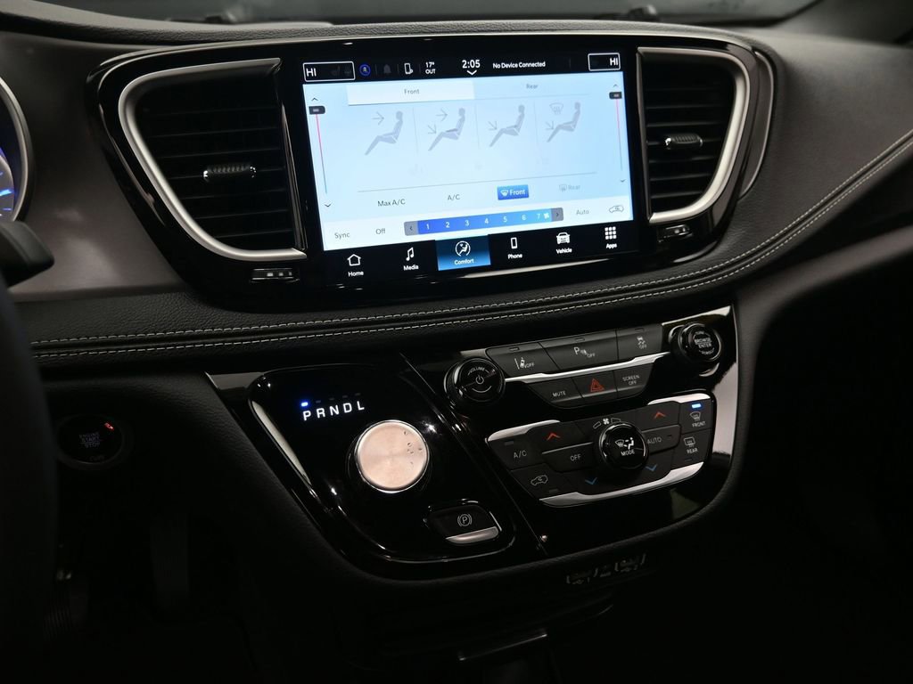 Used 2025 Chrysler Pacifica Select image 20
