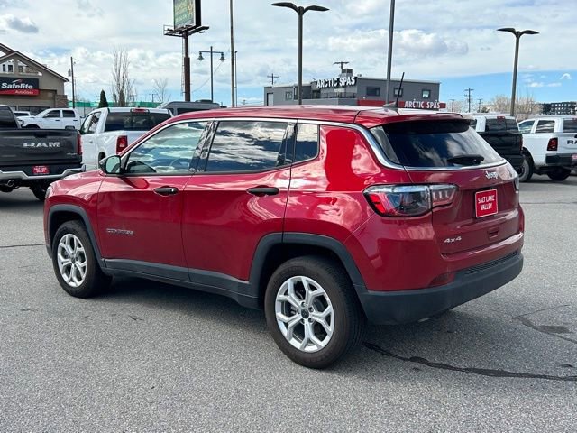 Used 2025 Jeep Compass Sport image 4