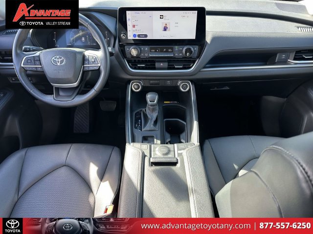 Used 2024 Toyota Grand Highlander AWD image 17
