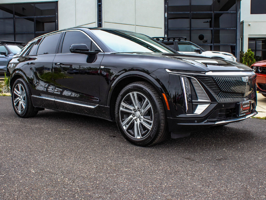 Used 2024 Cadillac Lyriq Tech w/ Driver Assist Package AWD/4WD image 3