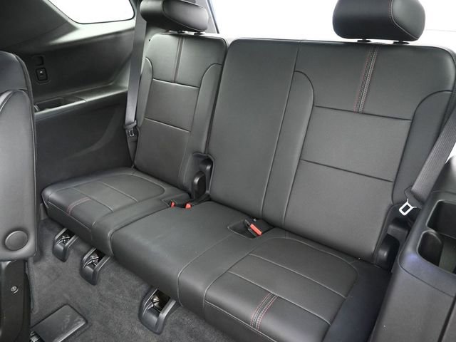 Used 2023 Chevrolet Traverse RS image 15