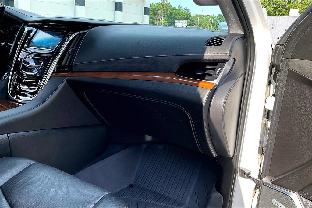 Used 2017 Cadillac Escalade ESV Luxury AWD/4WD image 27